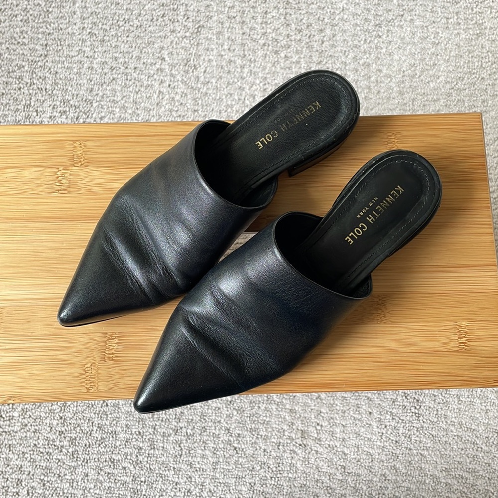 Kenneth Cole Black Leather Pointed Toe Mules